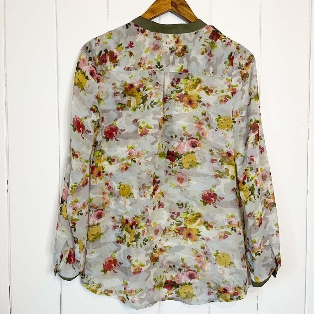 Hannah Sheer Camo Floral Blouse. Size Small. - Picture 10 of 10